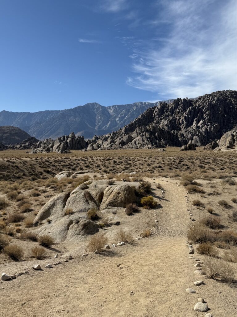 Stezka v Alabama Hills