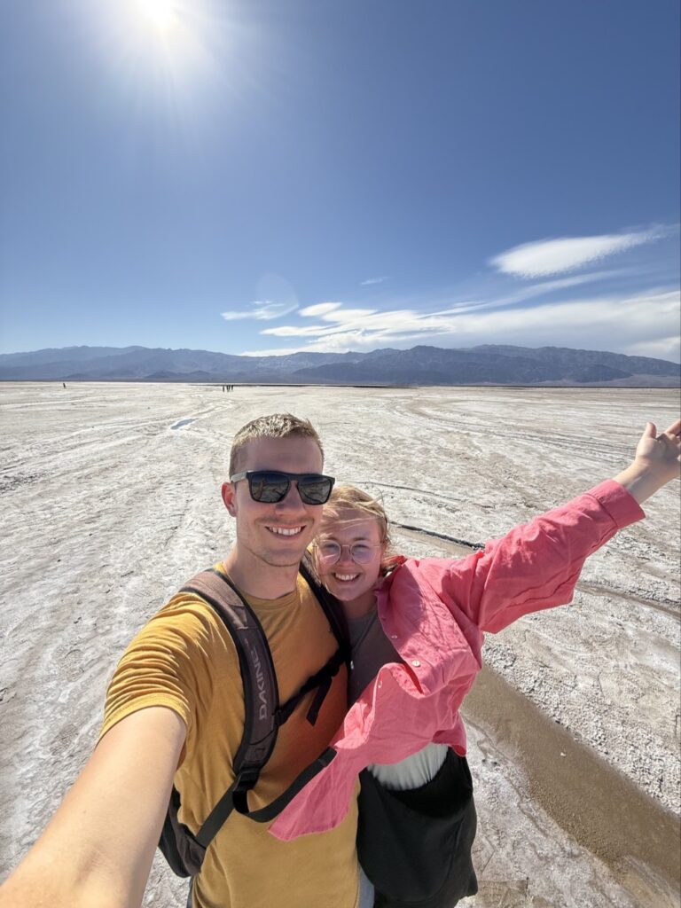 pár na solné pánvi v Death Valley