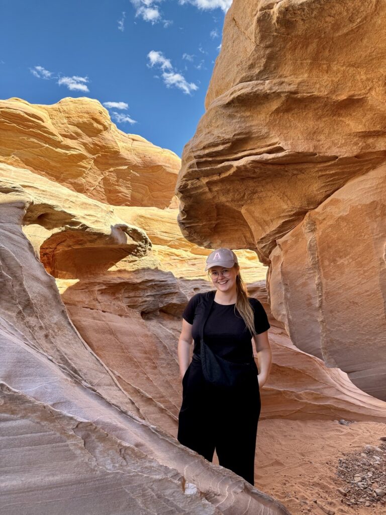 žena u vlny ve Valley of Fire