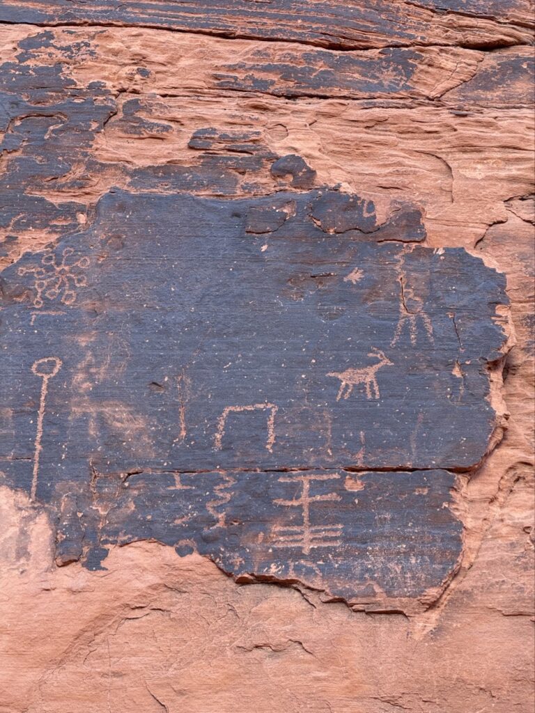 petroglyfy na skále ve Valley of Fire